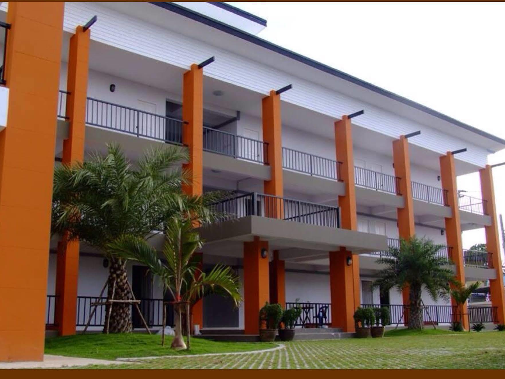 فندق Granny House ناخون راتشاسيما المظهر الخارجي الصورة